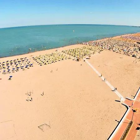 Bright Flat In A Colourful Building - Beahost Rosolina Mare