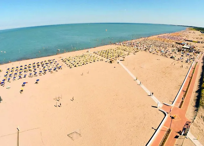 Bright Flat In A Colourful Building-beahost Rosolina Mare