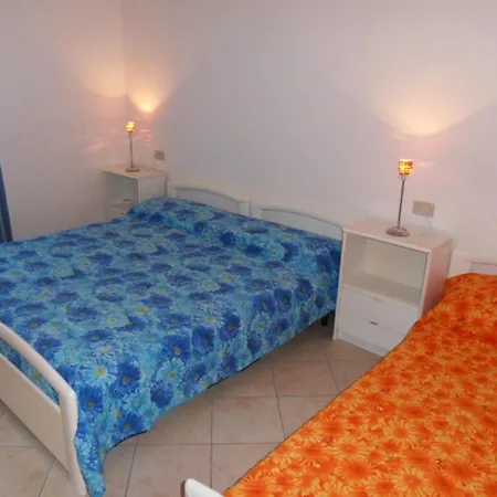 Apartment Bright Flat In A Colourful Building - Beahost *