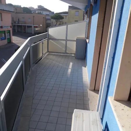 Bright Flat In A Colourful Building - Beahost *