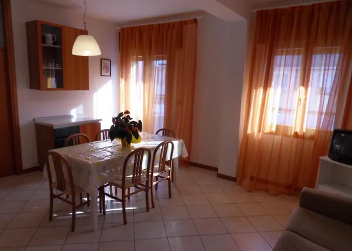 Διαμέρισμα Bright Flat In A Colourful Building-beahost Rosolina Mare